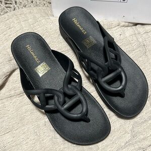 5$New without tags Helmazz sandals